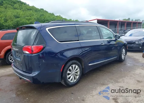 2017 Chrysler Pacifica Touring-L z USA, uszkodzony, nr VIN 2C4RC1BG1HR634210